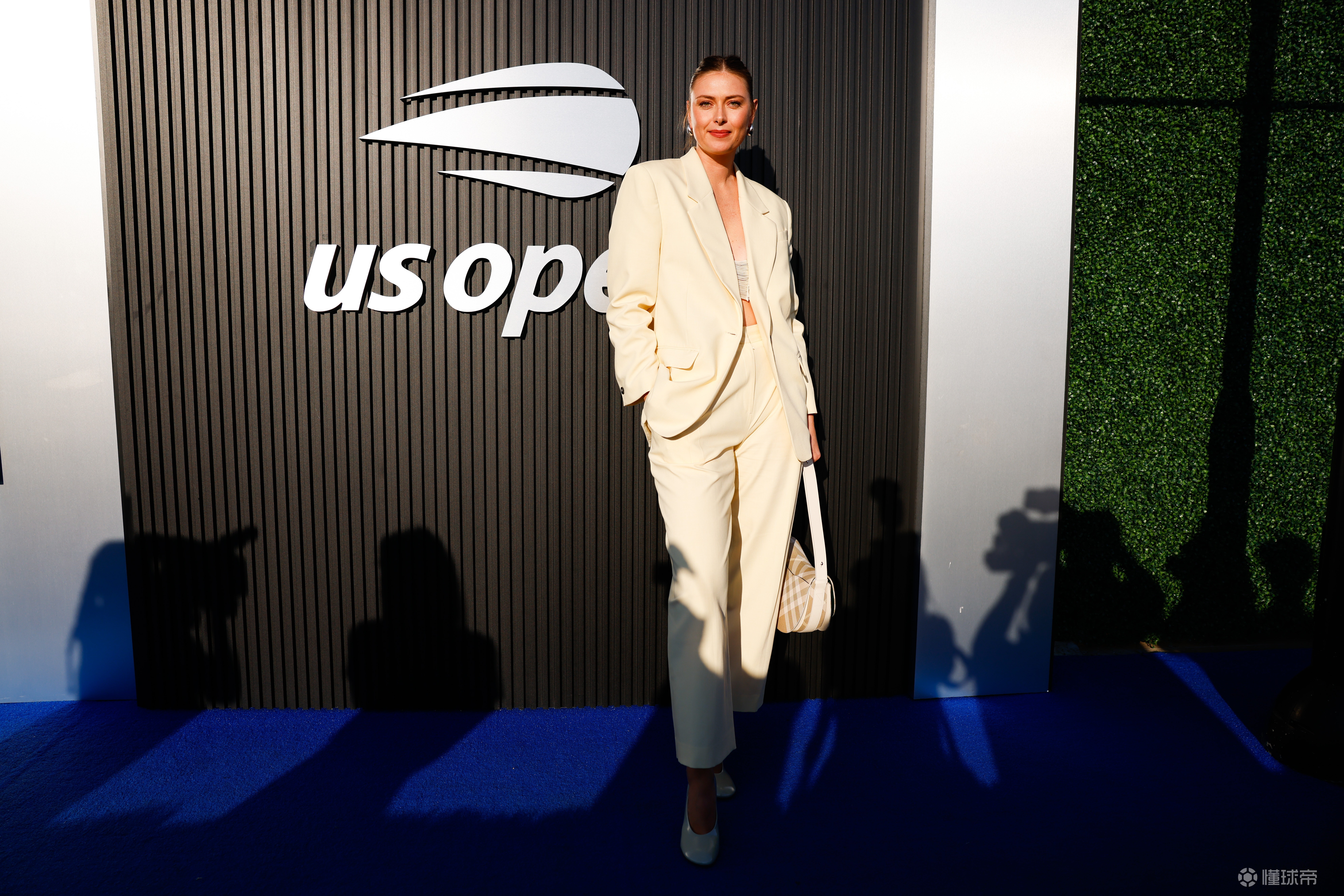 移动App下载-莎拉波娃重返赛场，比赛规则变更首场状态出色，勇士观众沸腾！